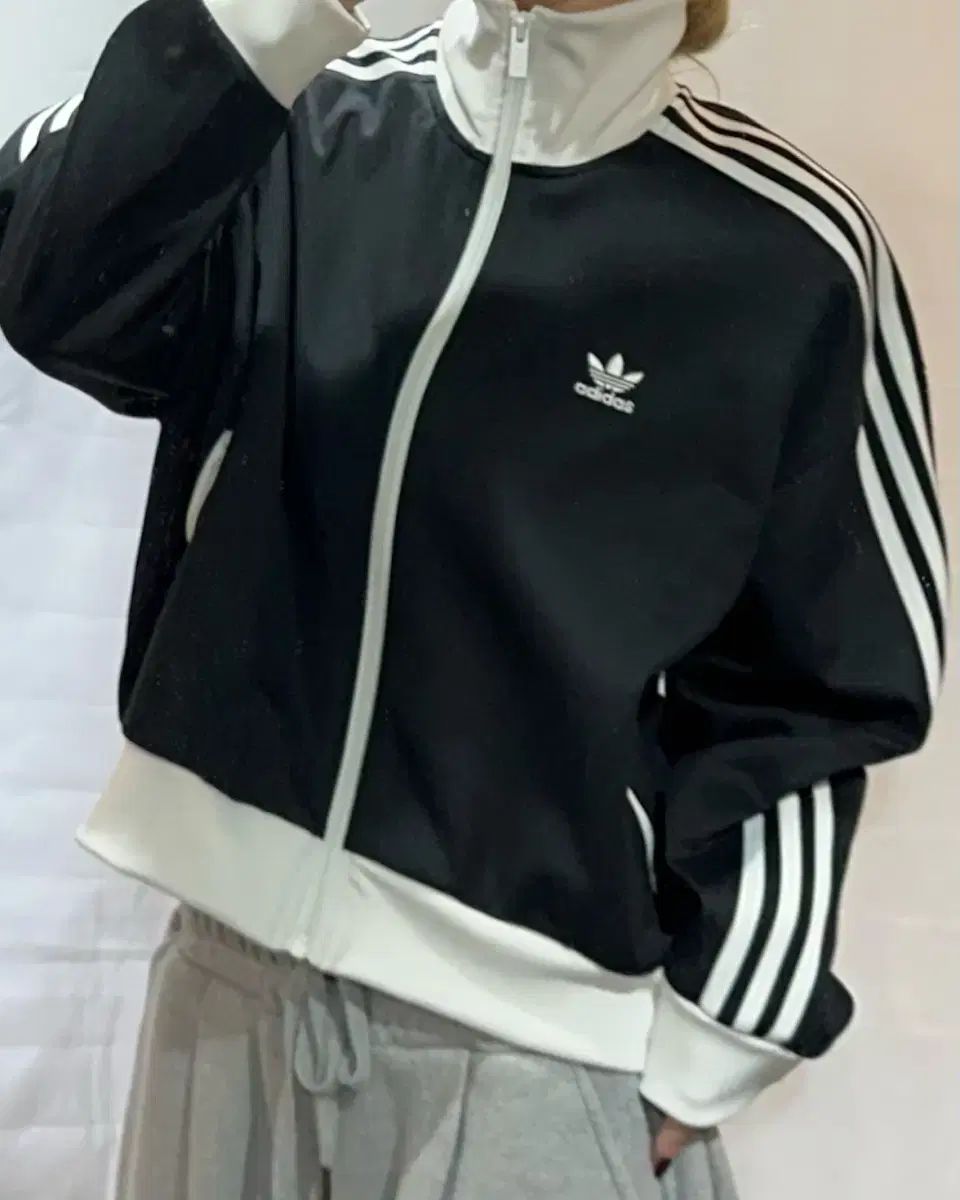 アディダス アディカラー クラシック トラックジャージ