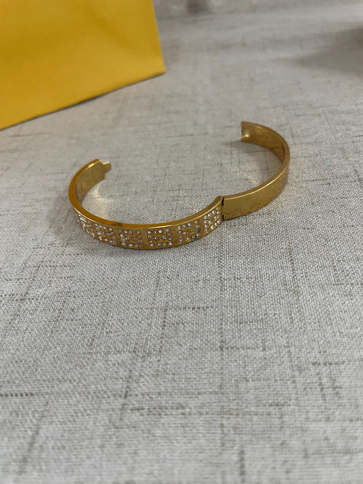 美品★FENDI ブレスレット ゴールド おススメ⭐️フェンディ ブレスレット ゴールド