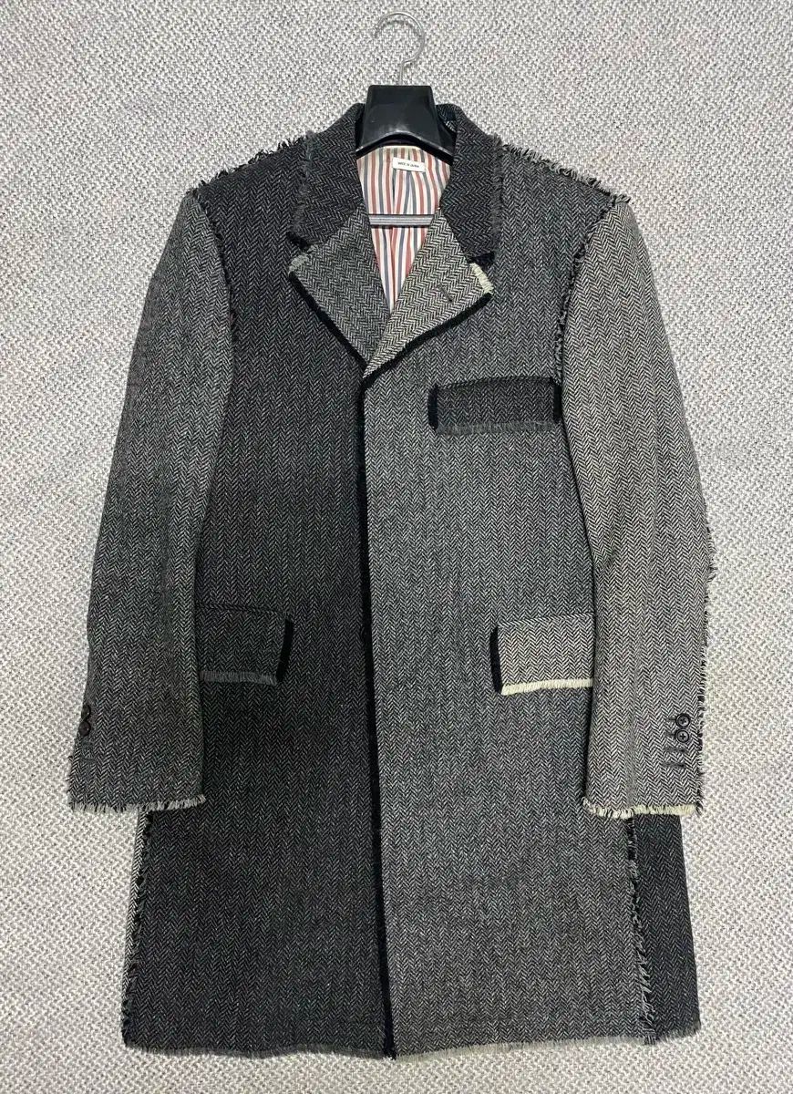 【雷市場（ポンジャン）商品韓国直送】 Thom Browne(トム・ブラウン) コレクション ヘリンボーン ファンミックス コート 0 サイズ