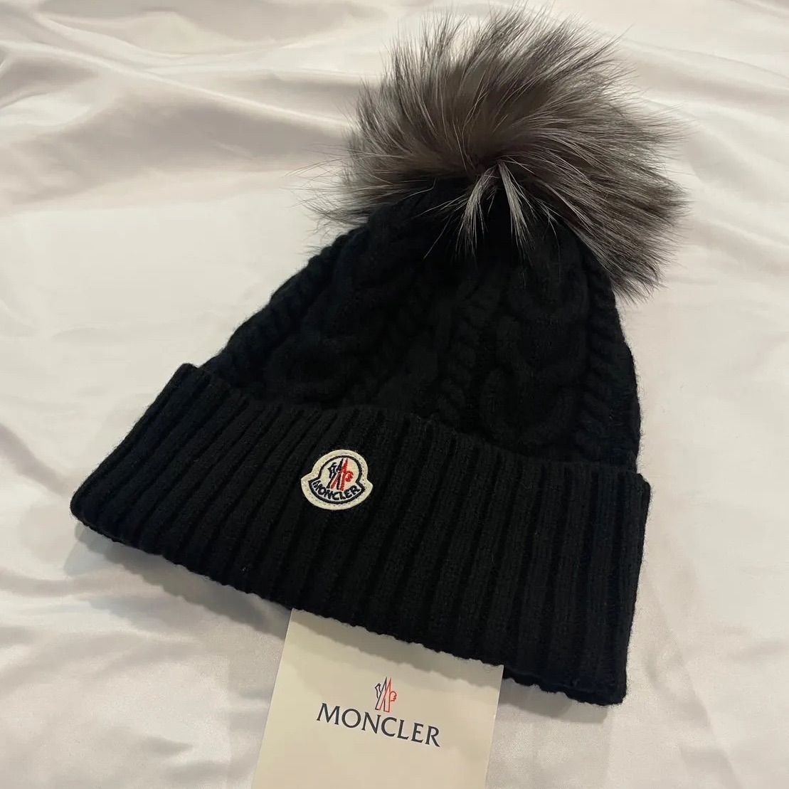 MONCLER 黒 ニット帽 ポンポン付き 未使用 リアルファー Moncler モンクレール ポンポンニット帽