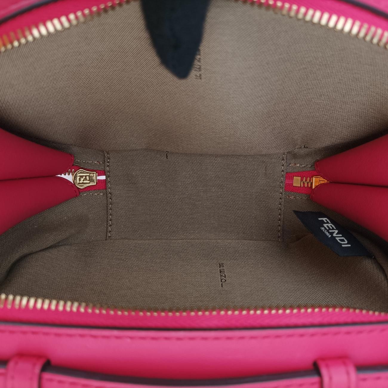 フェンディFendiオーロック カメラケースミニピンクレザー8BS0588BS058-A5DY