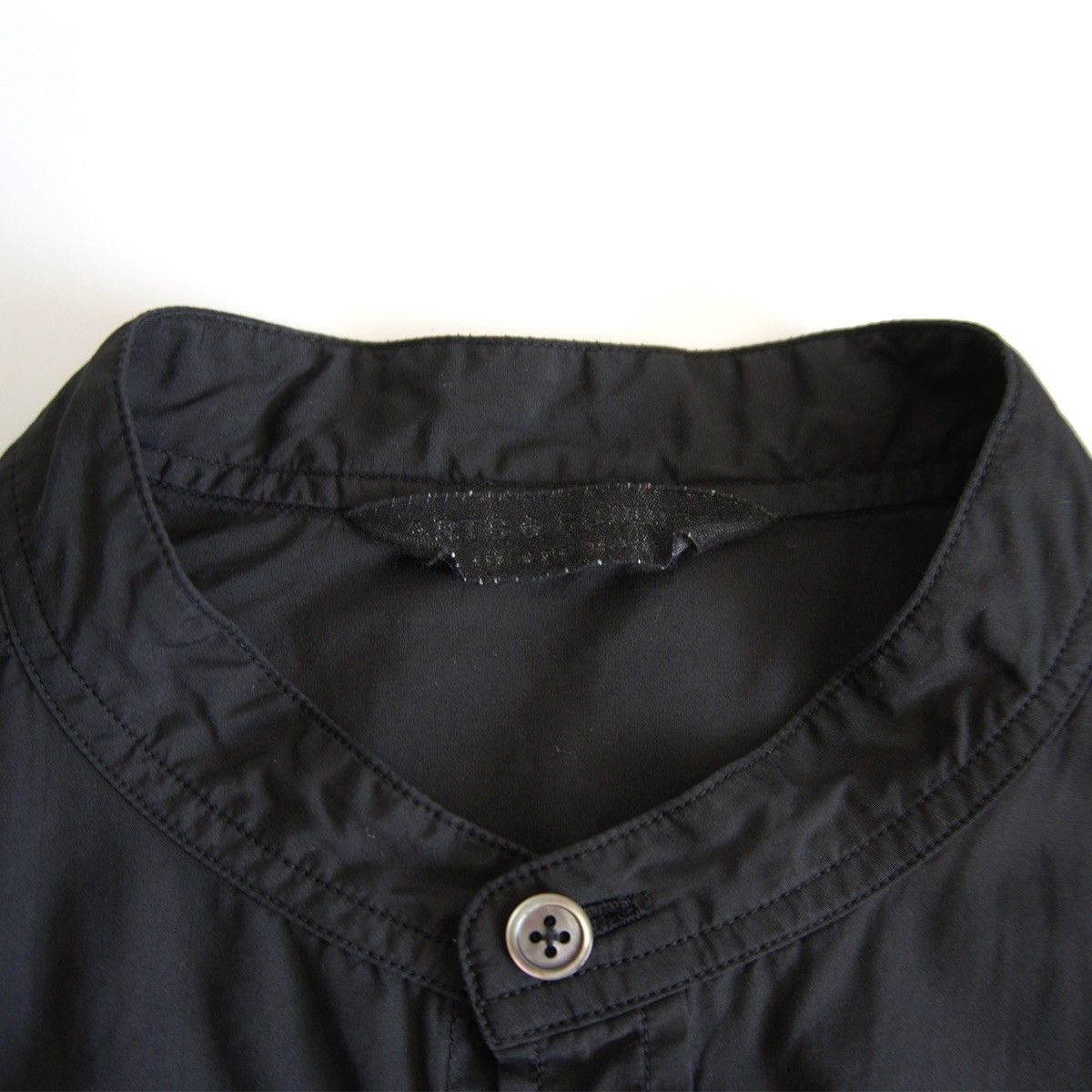 美品！アーツアンドサイエンス バンドカラー ロングシャツ メンズ3 美品】 ARTS&SCIENCE 【バンドカラー シャツ】3 ブラック アーツ