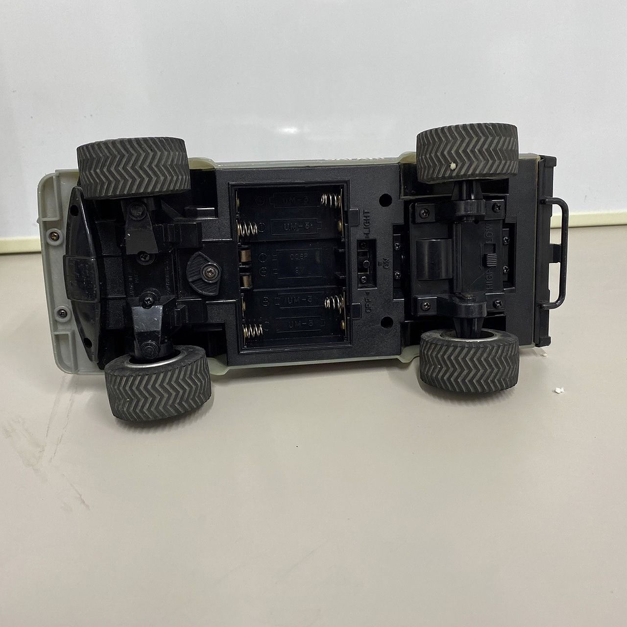 ) 西部警察 NISSAN SAFARI 4WD ニッサンサファリラジコン Amazon.co.jp: 西部警察 ニッサンサファリ 4WD ラジコン