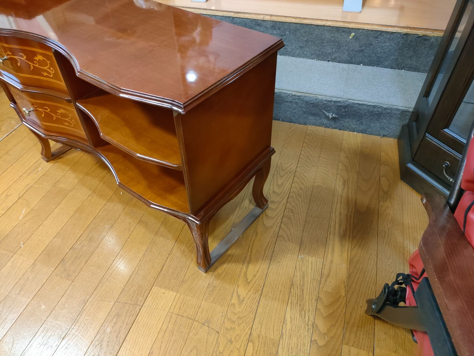 イタリア製テレビボード 象嵌 猫脚 ローボード完成品 コンパクト