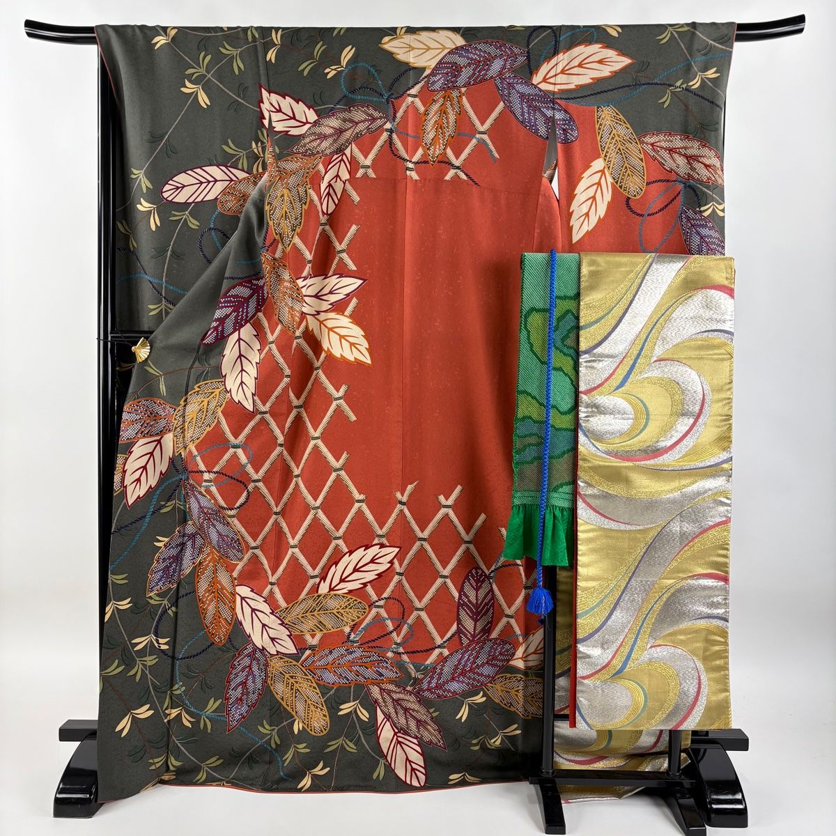 美品　正絹振袖フルセット　新品長襦袢　❤︎夢の世界のよう❤︎ 振袖 身丈170cm 裄丈68.5cm L 袷 袋帯フルセット 葉柄 組紐 金糸