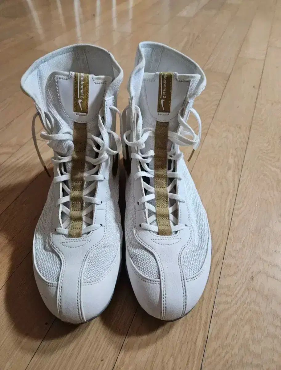 マチョマイ2 Nike 【ホワイト/ゴールド】26.5㎝ NIKE(ナイキ) マチョマイ 2 ホワイト ゴールド ボクシング