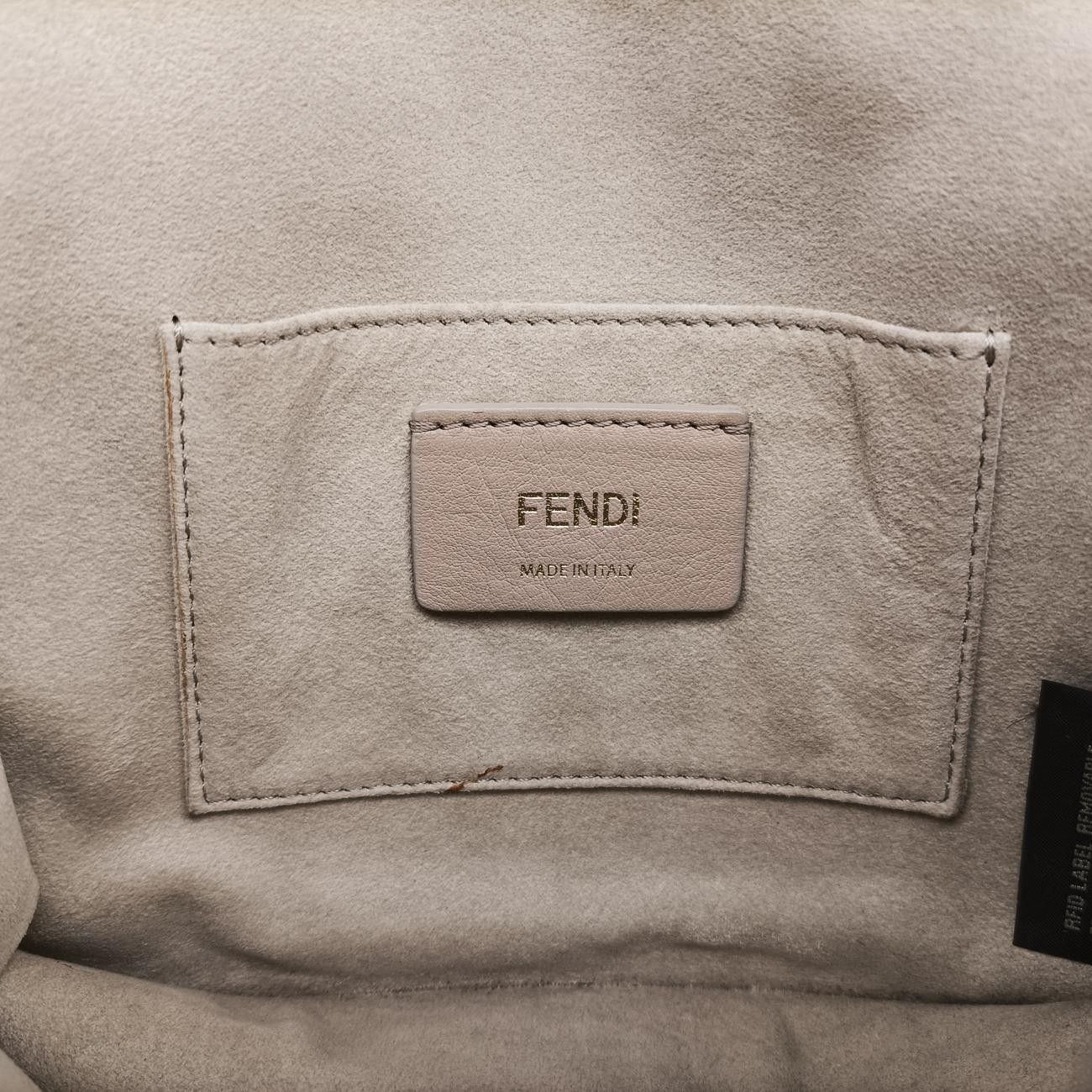 フェンディFendiスタッズ