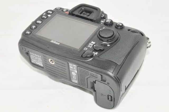 Nikon デジタル一眼レフカメラ D300 AF-S DX18-200 Gレンズ