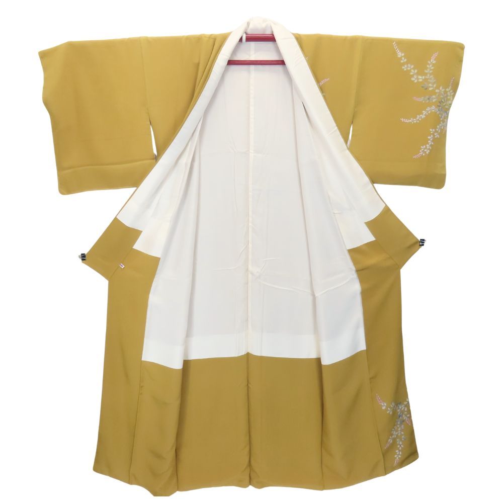 【中古】 訪問着・付下 正絹(金銀糸除く) ベージュ 草花柄 しつけ糸あり 落款あり 和装 呉服 和服 きもの レディース 女性 楽天市場】【中古】 訪問着・付下 正絹(金銀糸除く) ベージュ 草花柄