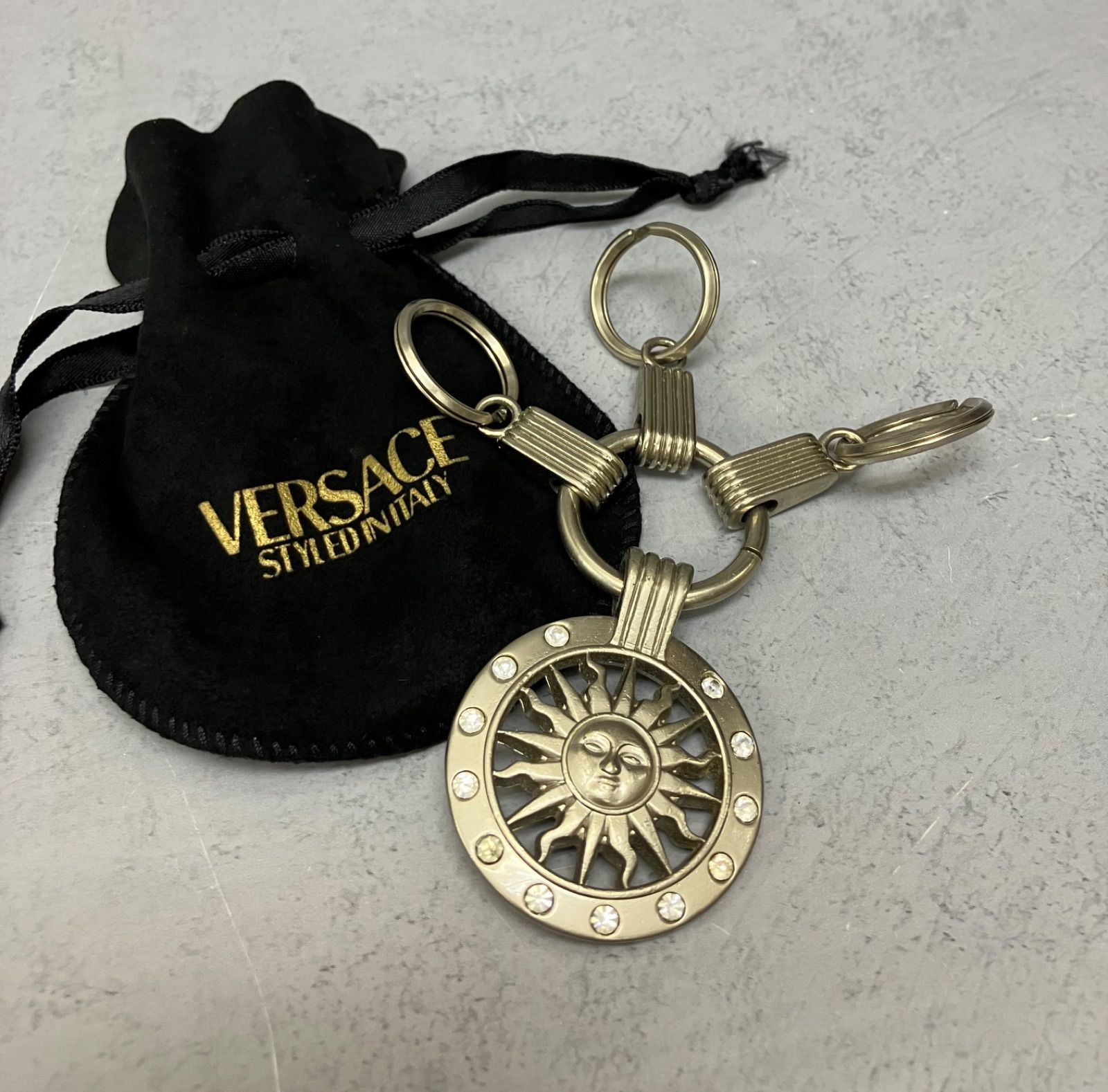 VERSACE ヴェルサーチ キーホルダー キーチャーム - メルカリ