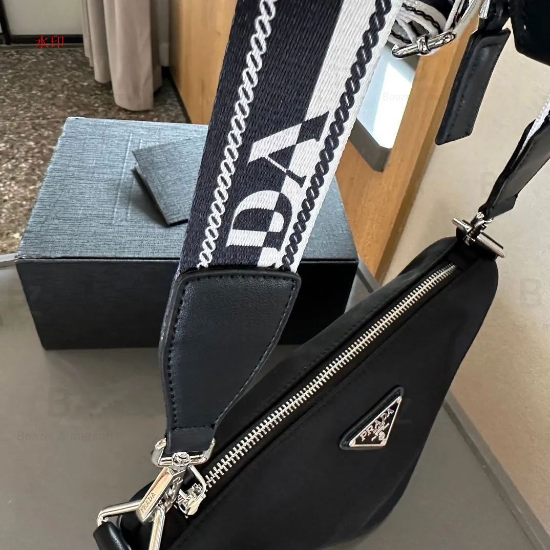 美品⭐️PRADA ボディバッグ 三角ロゴ V132 ナイロン オレンジ系