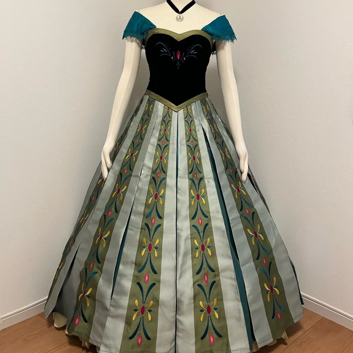 未使用級✨'24年 フォクシー 白襟ドレス 2way アカペラ ミッドナイト40