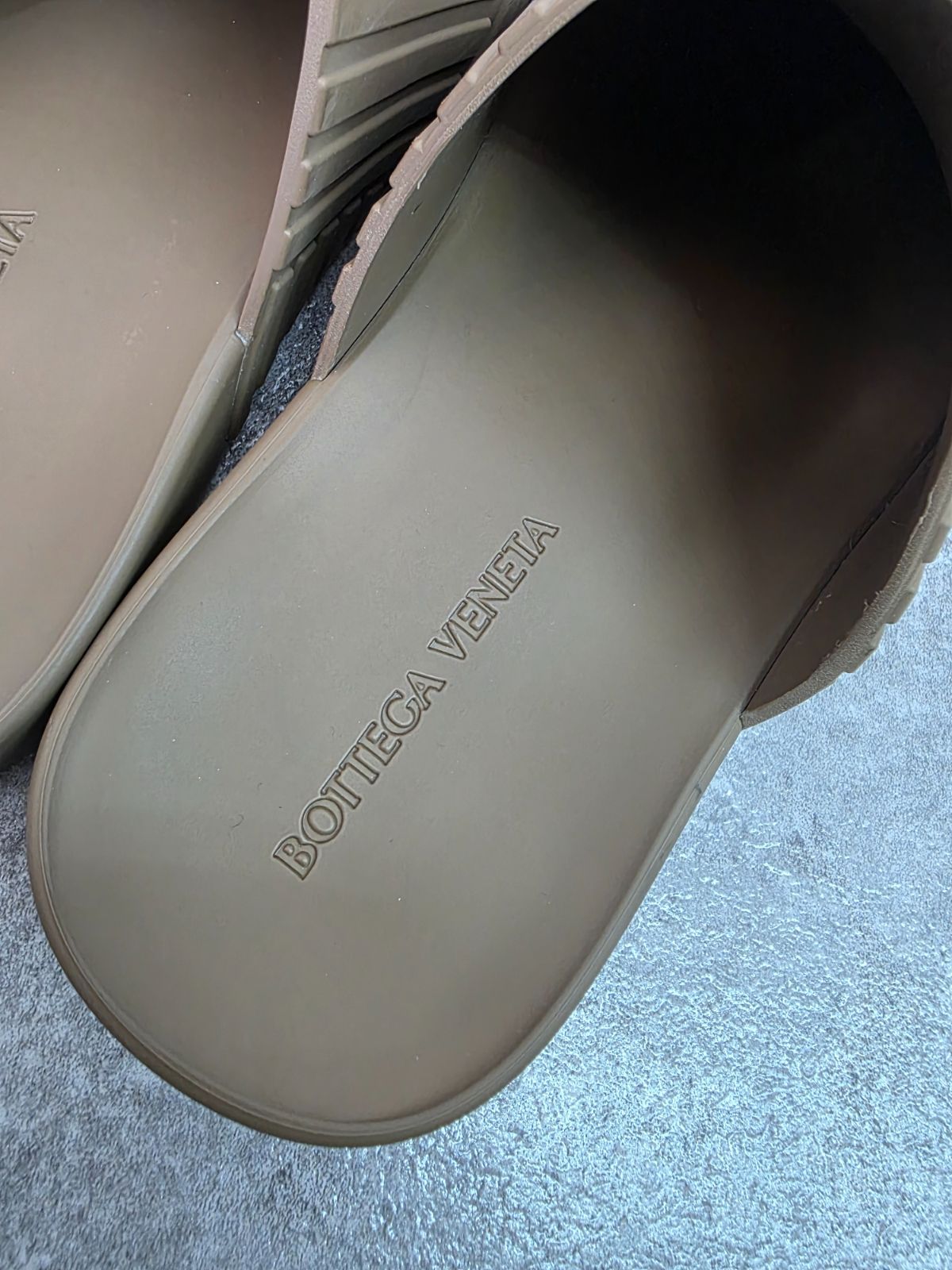 送料関税込【BOTTEGA VENETA】ラバーサンダル スリッパ BOTTEGA VENETA ボッテガヴェネタ サンダル SLIDER SANDAL