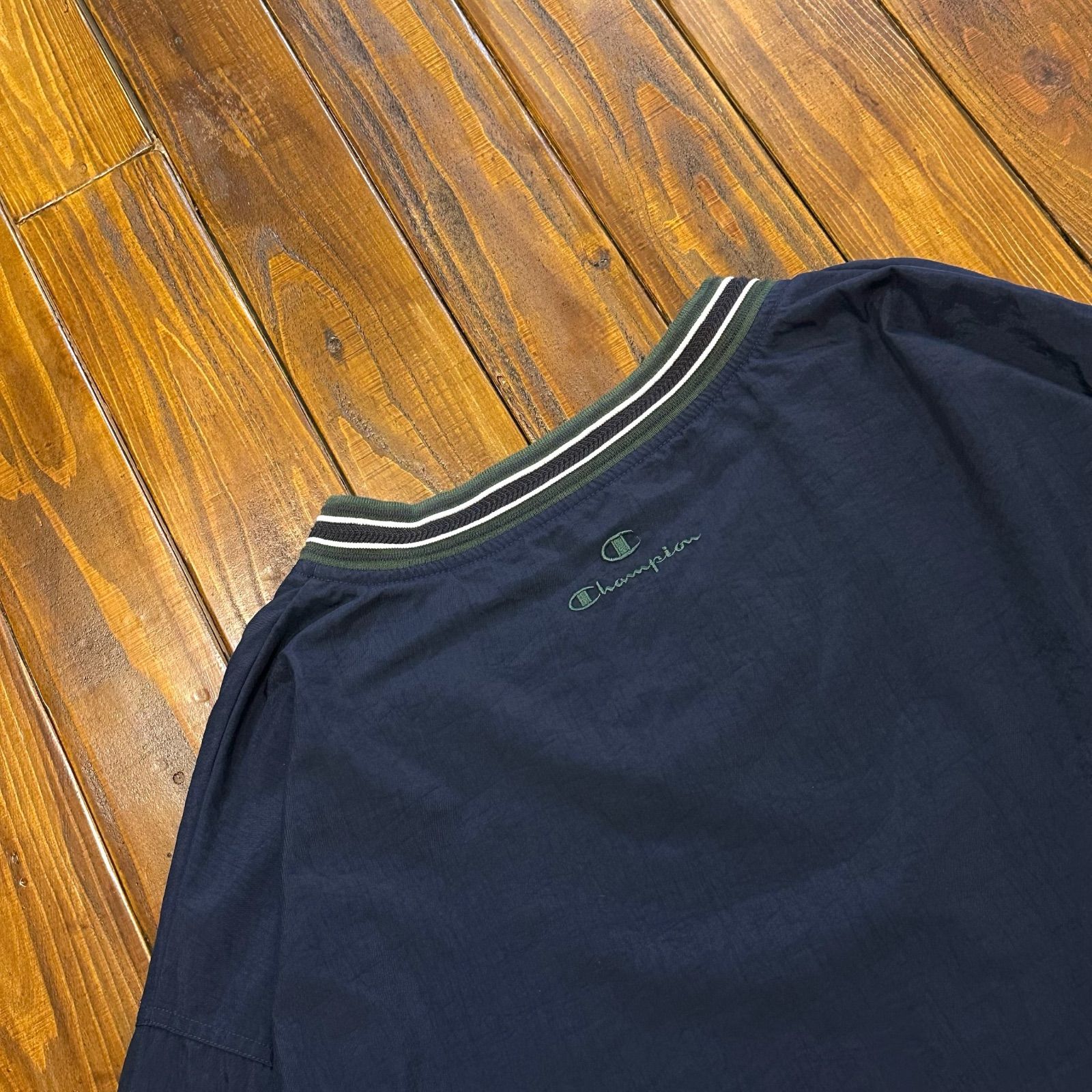 ナイロンプルオーバー