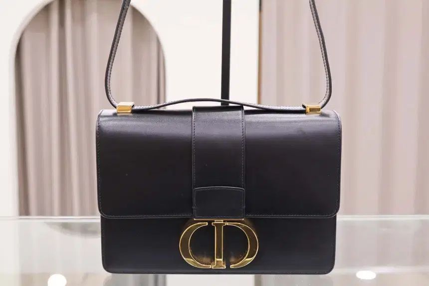 Dior ディオール 30 モンテーニュ ブラック クロス ショルダーバッグ M9203UMOS_M911