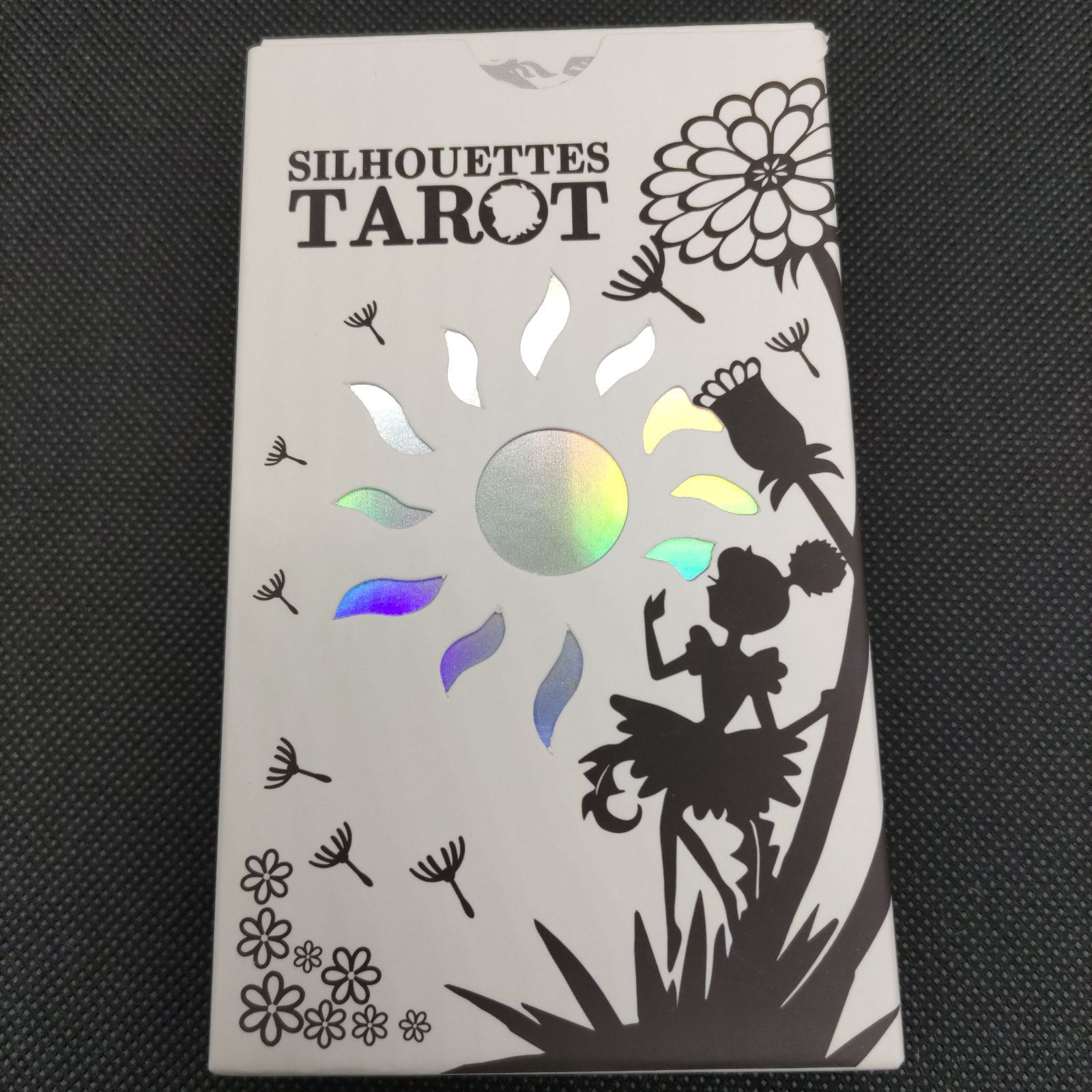 日本未入荷】SILHOUETTES TAROT R シルエットタロット白 - メルカリ