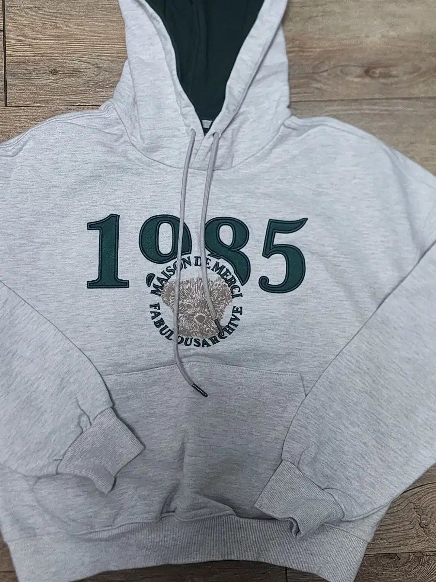 フード付きTシャツ