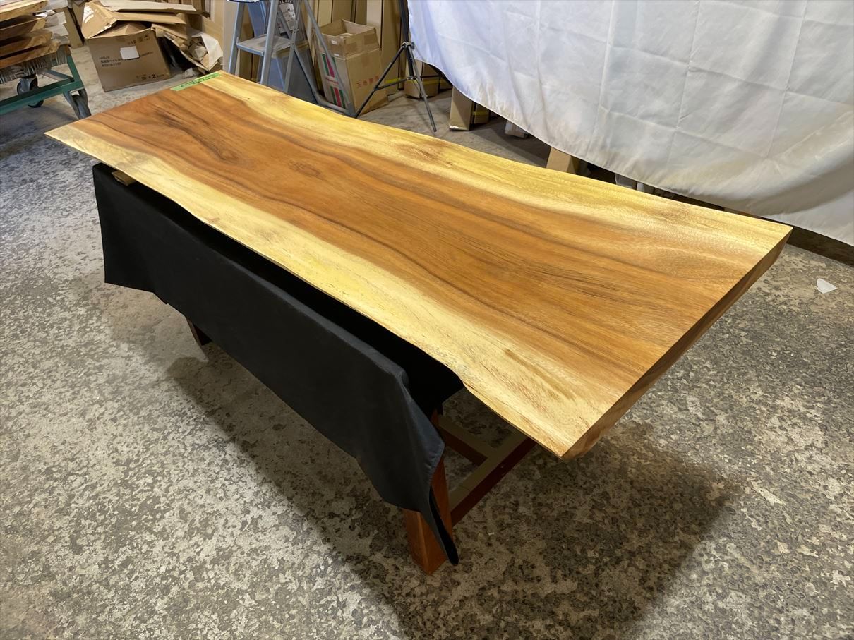 重厚感のある一枚板テーブル モンキーポッド3854 一枚板無垢 乾燥材 1920x620-640x40mm