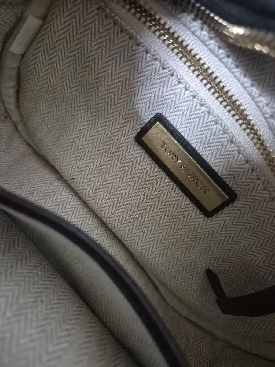 Tory Burch トリーバーチ キラ シェブロン カメラバッグ スモール DECORATOM_COM_BR