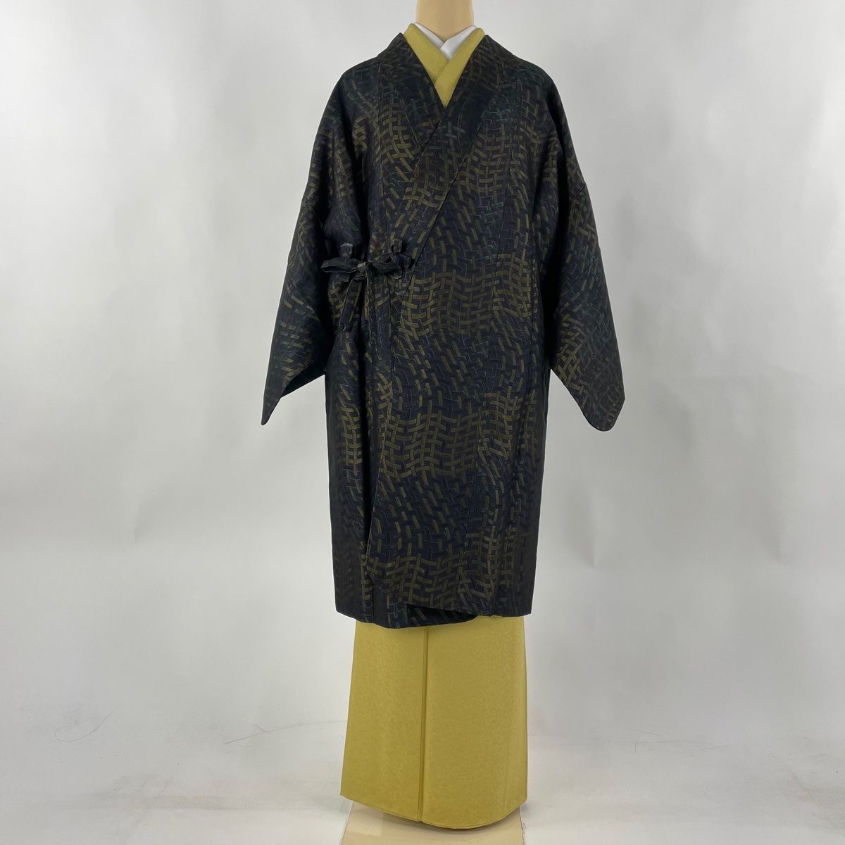 【ちどりや】美品　正絹　道行コート　袷　被布衿 鈴乃屋扱い 身丈90cm/裄63.5cm　霞風暈し 淡青灰系 しつけ付 本郷大田子染め 落款有　I22