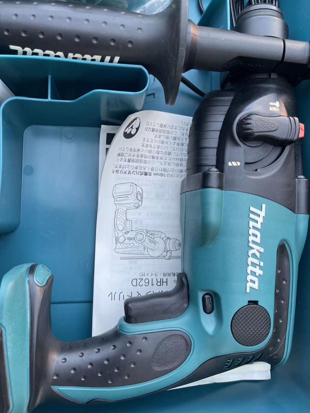マキタ　HR162DRFX　充電式 ハンマ ドリル（SDSプラス） Amazon | マキタ(Makita) 充電式ハンマドリル 14.4V 3.0Ah 16mm