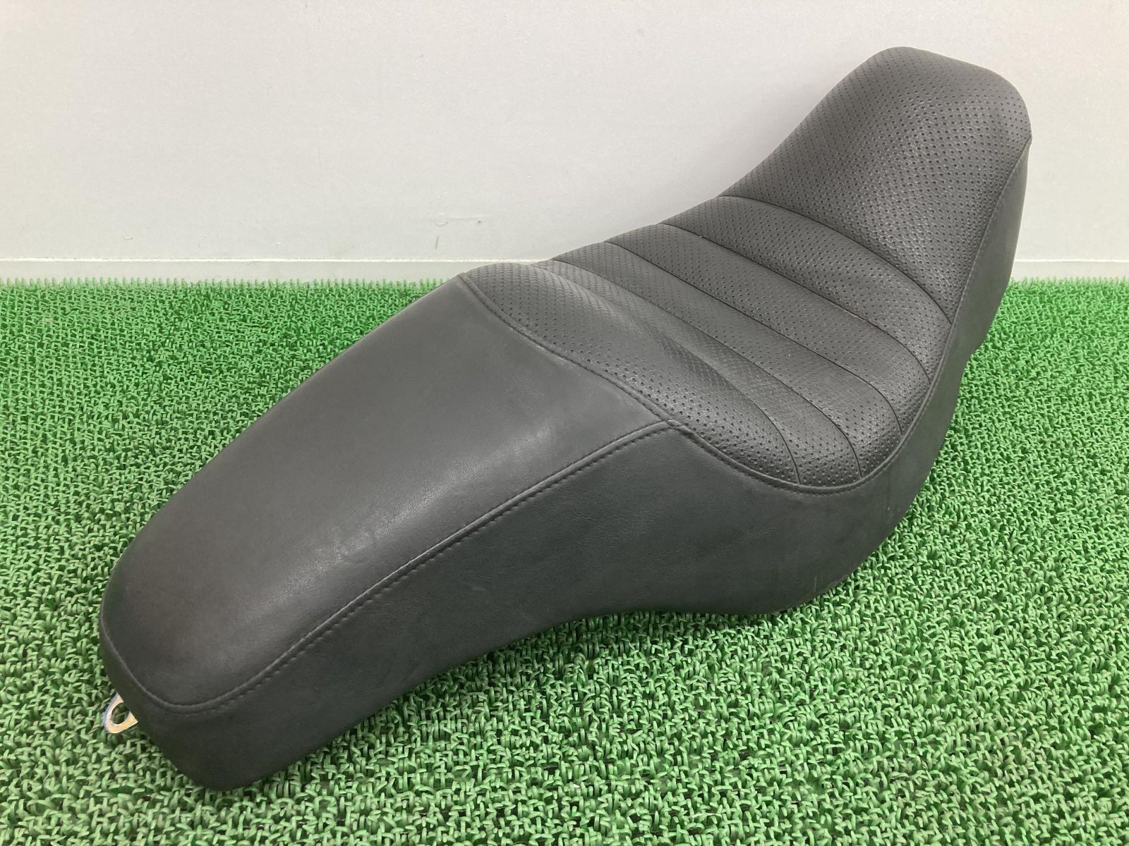 XL883R シート ハーレー 純正 中古 ハーレー純正シート 2007年以降の