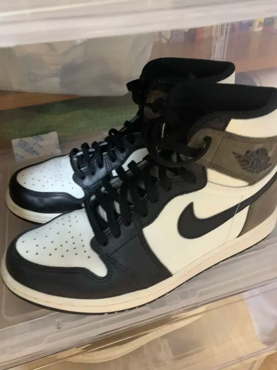 NIKE