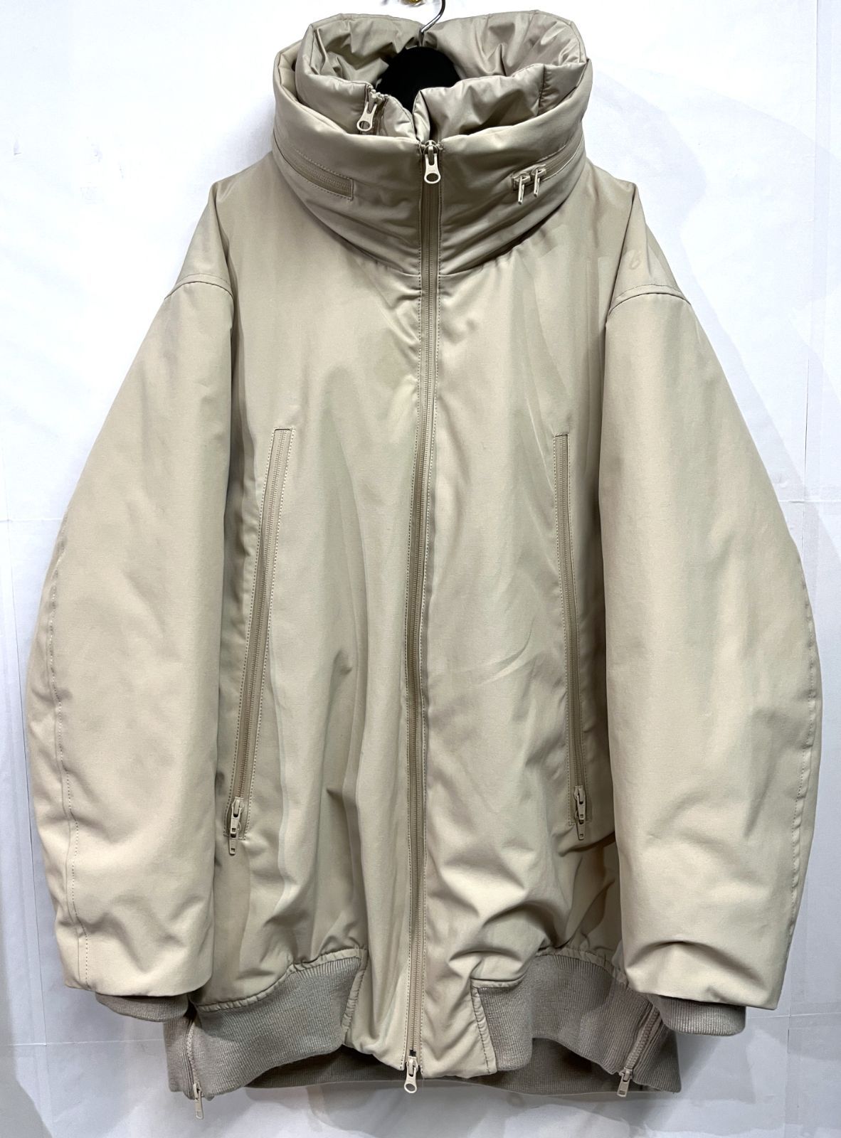 ato｜アトウ DOUBLE ZIP PADDED BLOUSON ダブルジップ フーデット 中綿 