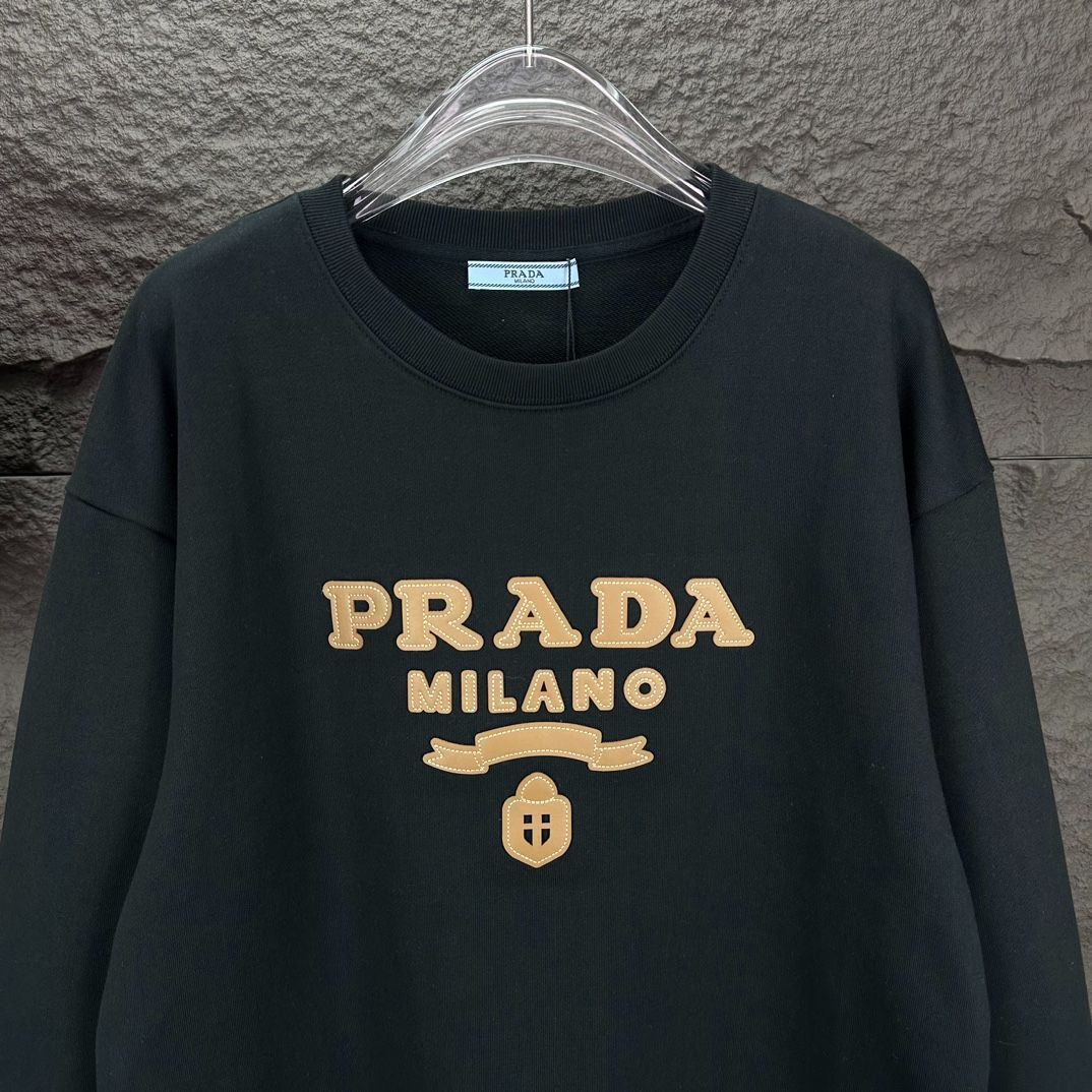 【5/21までの出品】PRADA 長袖スウェットシャツ 本日限定特価】PRADA メンズ＆レディース スウェットシャツ ロゴ