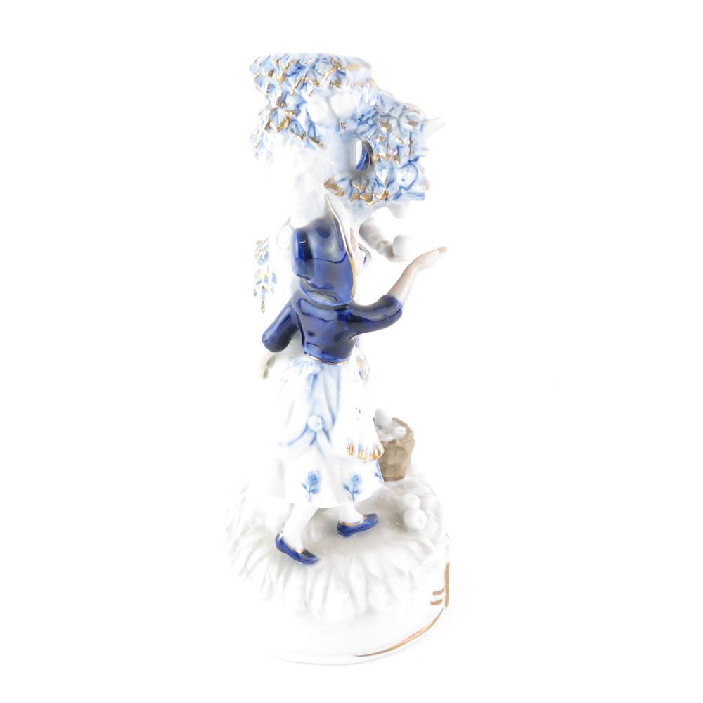 人気通販ベルリン王立磁器製陶所 KPM 手描きフィギュリン少年 葡萄狩り 人形 西洋美術 工芸品