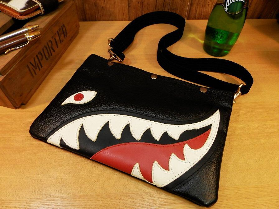 ☆受注生産☆本革シャークマウスのレザーのサコッシュ日本製シャーク 
