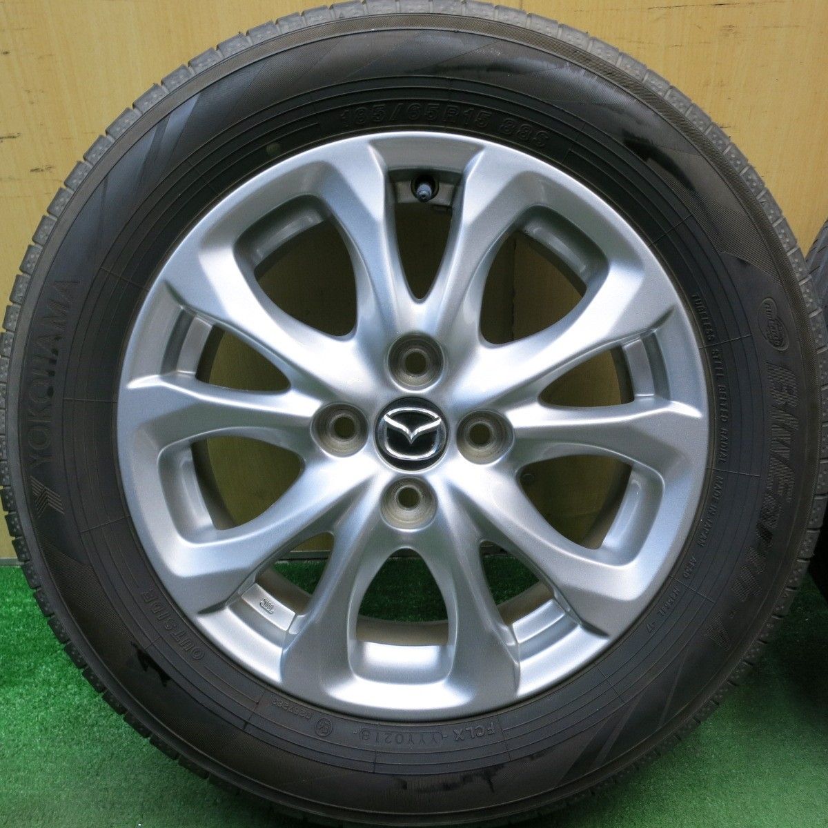 バリ溝！キレイ！8.5分☆マツダ デミオ 純正 185/65R15 ヨコハマ 
