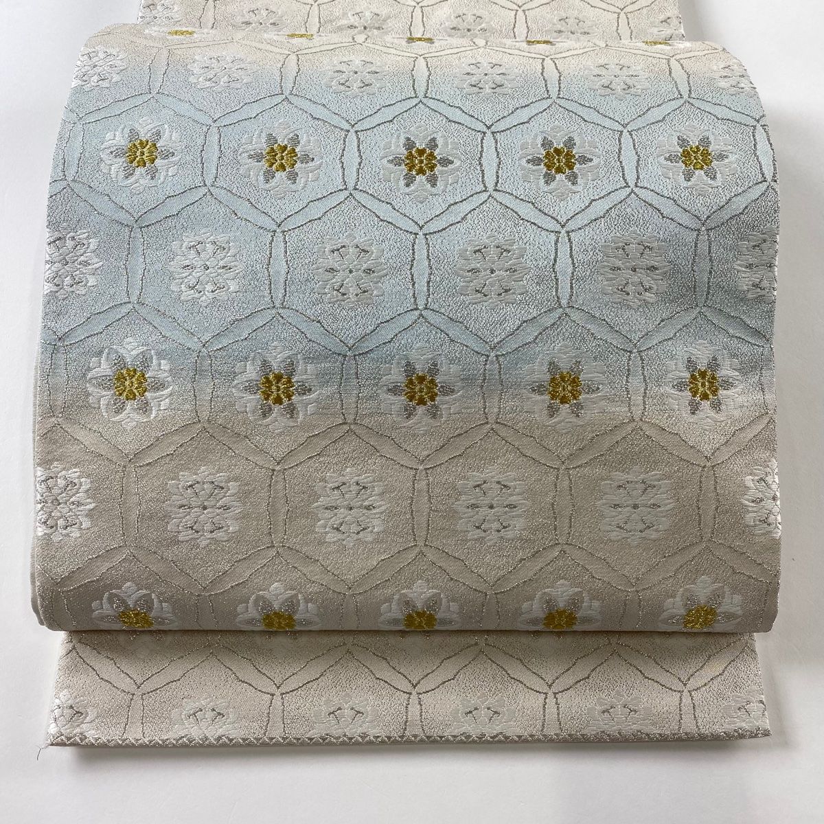 アイボリー 正絹(一部銀糸) 花唐草に丸文 古典文様 六通柄 袋帯 美品 袋帯 美品 名品 華文 唐草 金銀糸 箔 銀色 六通 正絹 【中古】