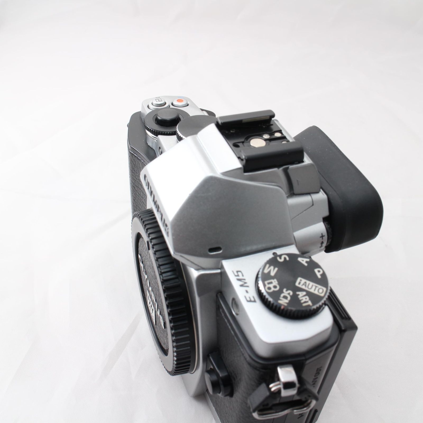 OLYMPUS OM-D E-M5 ボディシルバー オリンパス OLYMPUS OM-D E-M5 ボディ [シルバー] 価格比較 - 価格.com