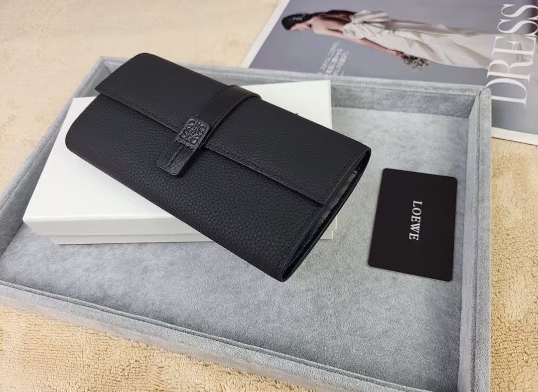新品未使用 LOEWE財布[本日特価|新品未使用品] - メルカリ