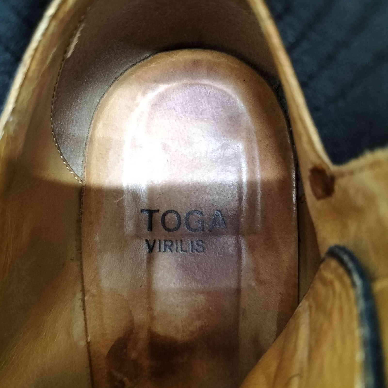 トーガビリリース TOGA VIRILIS 4連コンチョベルトスウェード