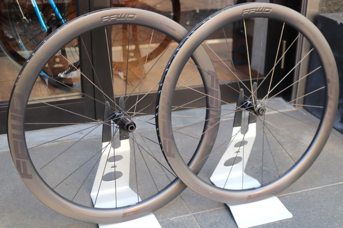 ファストフォワード FFWD RAW カーボン ディスク チューブレス