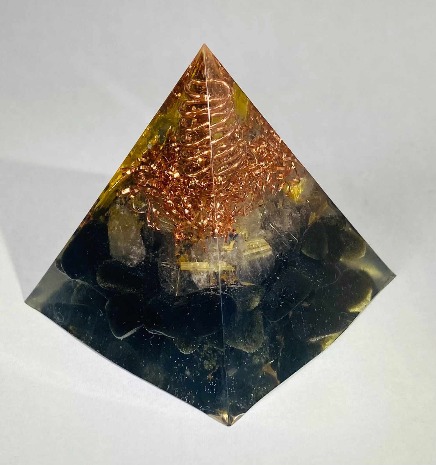 【黄金比】ドラゴンのオルゴナイト　【ピラミッド】 黄金比】ドラゴンのオルゴナイト【ピラミッド】