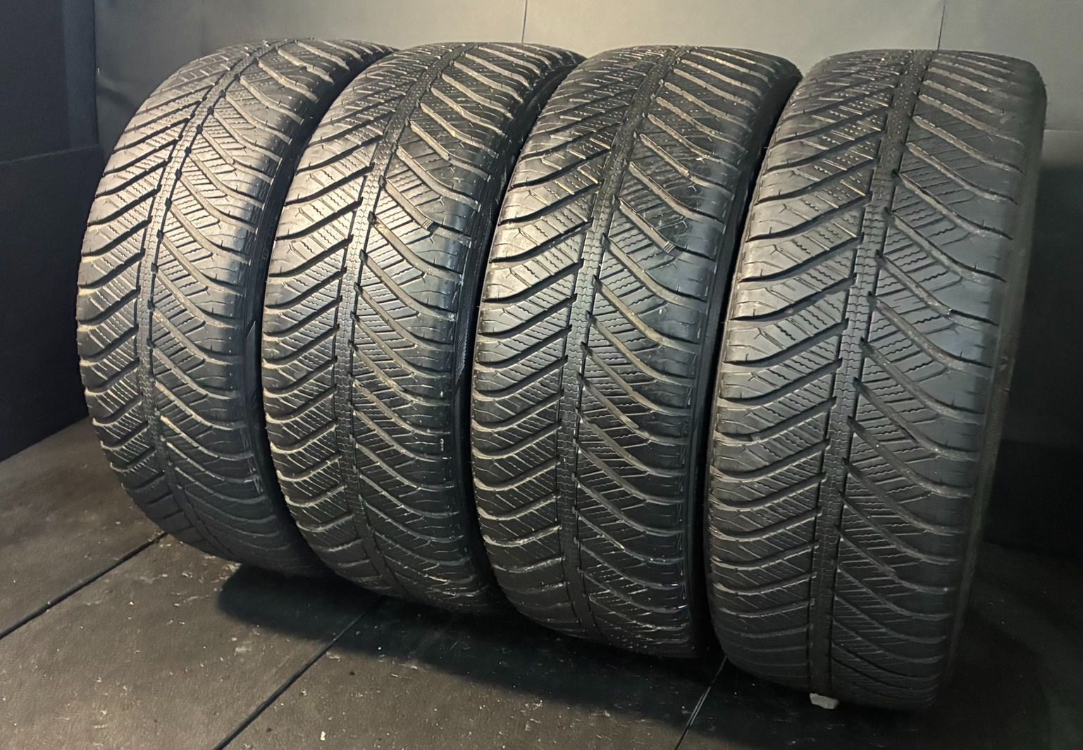 2020年製 オールシーズン 約8～8.5分山 グッドイヤー GOODYEAR ベクター Vector 4Seasons 215 45R18 4本 h_297
