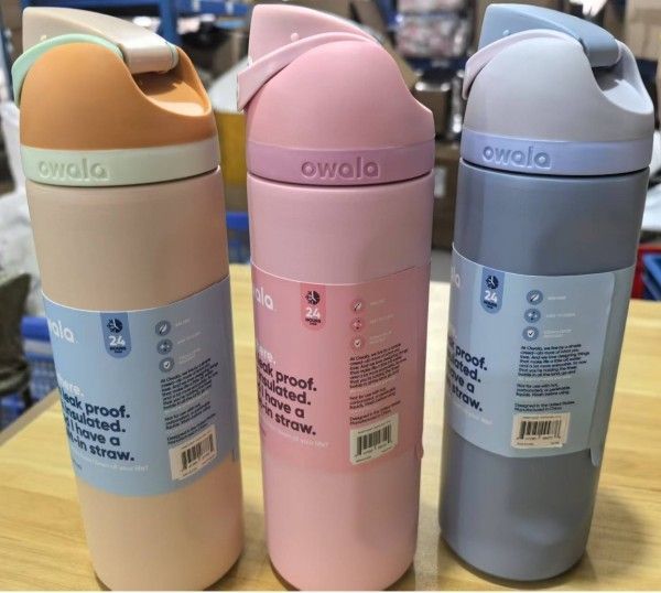24オンス Owala FreeSip 断熱ステンレススチールウォーター