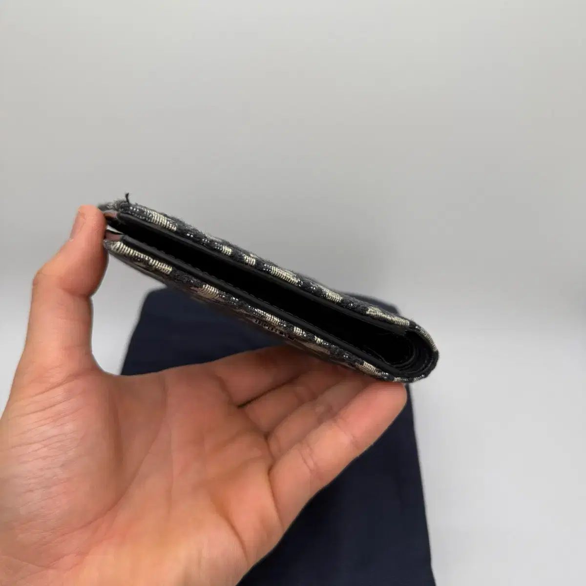 ジャカード 二つ折り財布