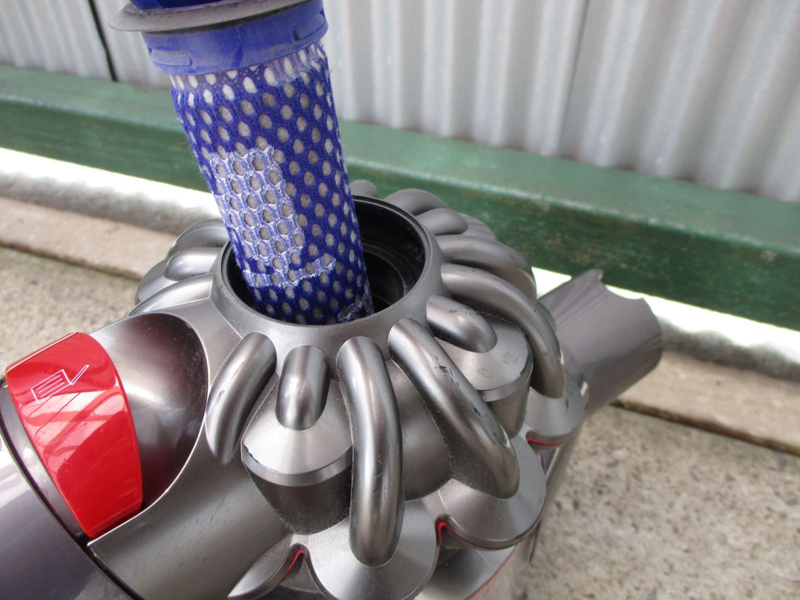 Dyson SV10K コードレス掃除機　USED 美品 中古美品] Dyson V8 Slim(SV10K) ダイソン 掃除機 本体 | 中古