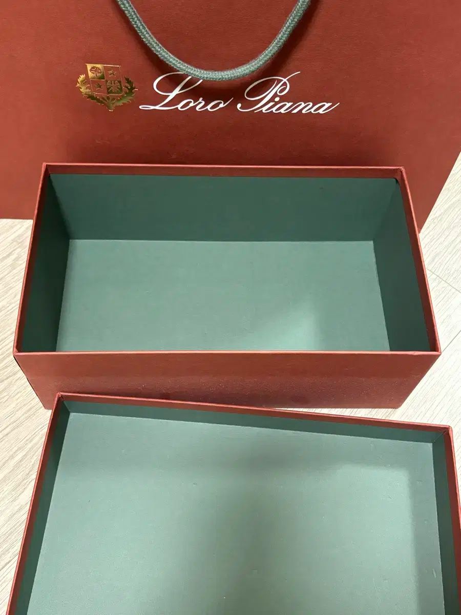 雷市場（ポンジャン）商品韓国直送】 ロロ・ピアーナ 靴 ボックス