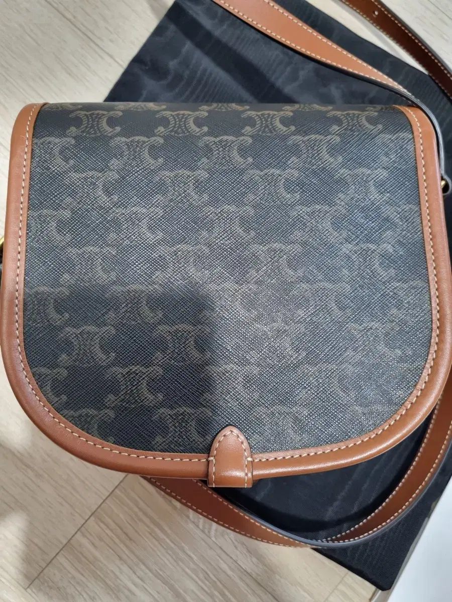 セリーヌ フォルコバック