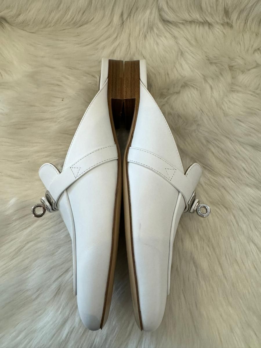 エルメス オズ レザー ケリー金具 ミュール ホワイト 中古】 HERMES （エルメス） ｵｽﾞ ﾐｭｰﾙ 靴 ﾚﾃﾞｨｰｽ White フラット