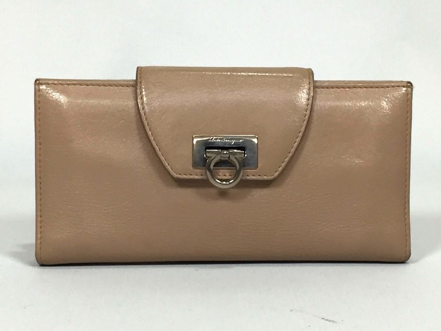 美品✨SalvatoreFerragamo 長財布 ガンチーニ レザー ベージュ FERRAGAMO/SalvatoreFerragamo(サルバトーレフェラガモ) 長財布