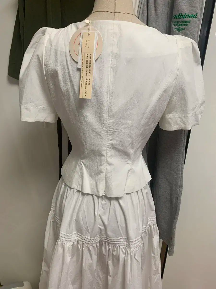 ブラウス ホワイトパフスーツブラウス