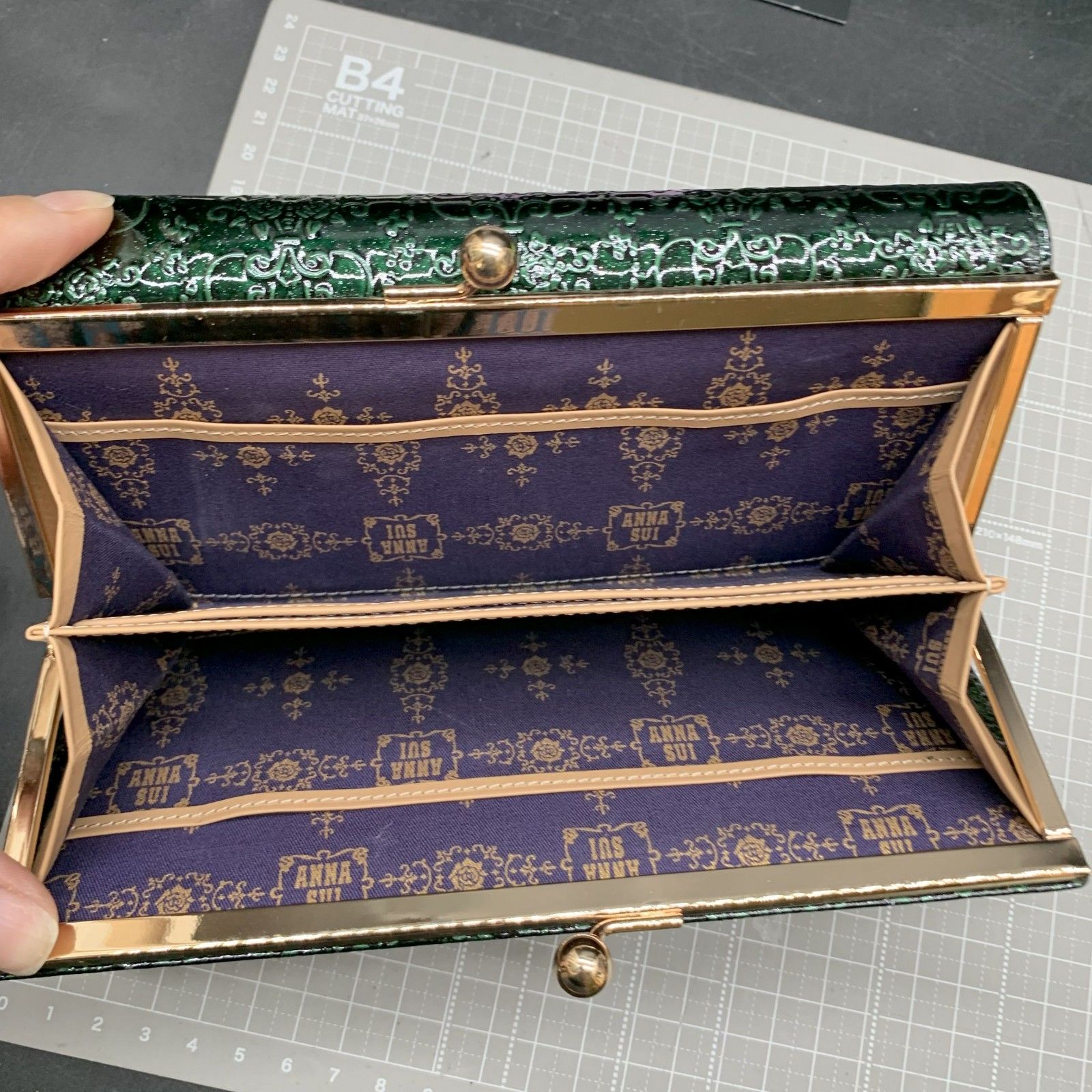 ANNA SUI 口金フラップ エナメル長財布 アナスイ 310491 がま口