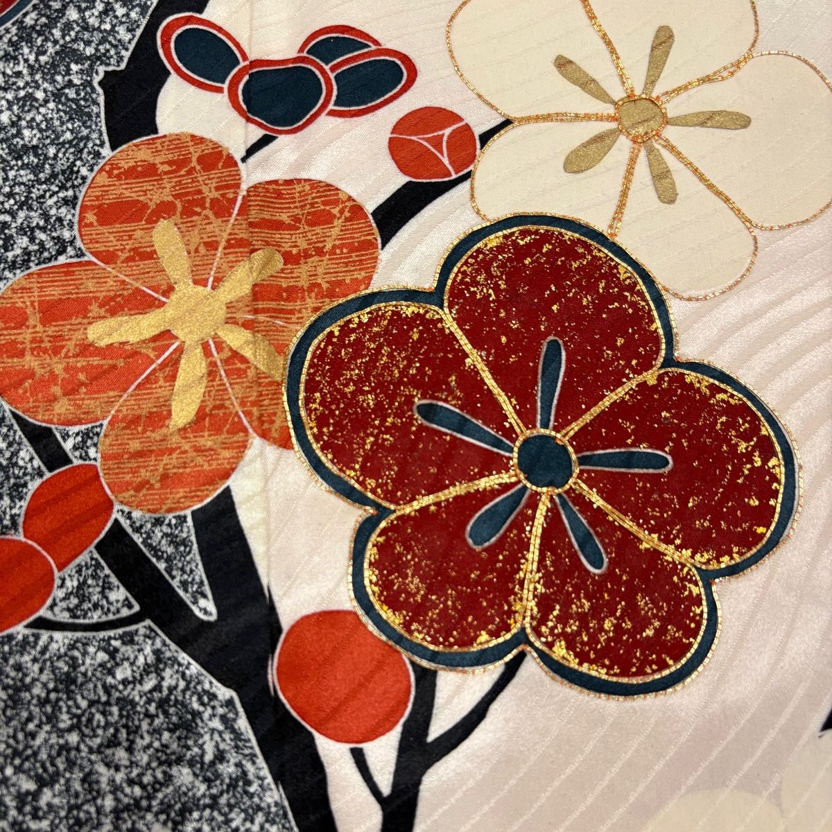 美品 訪問着 黒 枝花 金彩加工 身丈158cm 裄丈68cm お洒落 訪問着 身丈165cm 裄丈65cm M 袷 やまと 枝梅 笹 金糸 金彩 赤茶
