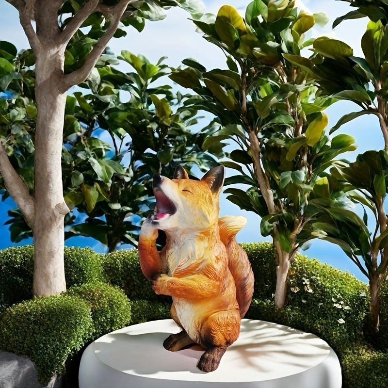あくびをしているキツネ きつね